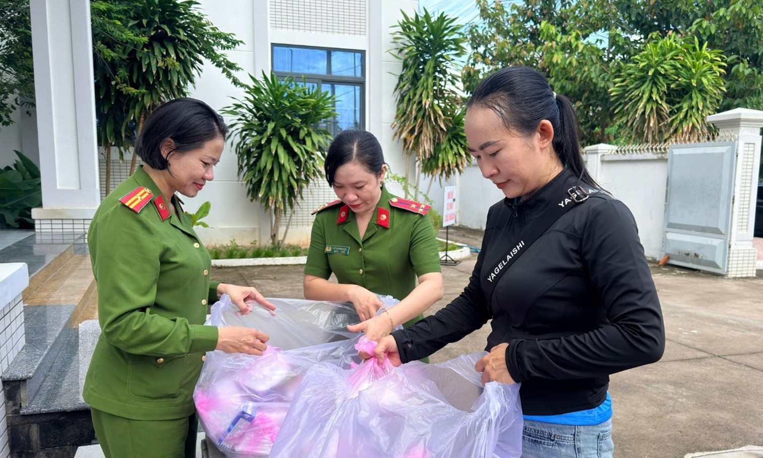 Tích cực ứng phó, cứu hộ Nhân dân trong mưa lũ tại phường Hàm Thắng